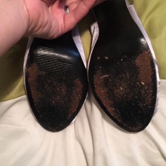 Adorable silver sling back heels - Picture 5 of 6